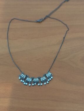 Delicate Silver-Tone Pendant Necklace with Pearl Drops